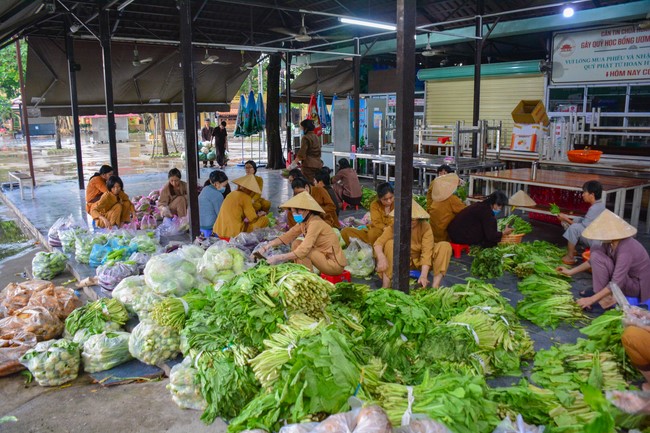 Continuing to support people in need in the Covid-19 pandemic of Hoang Phap Pagoda (series 4)